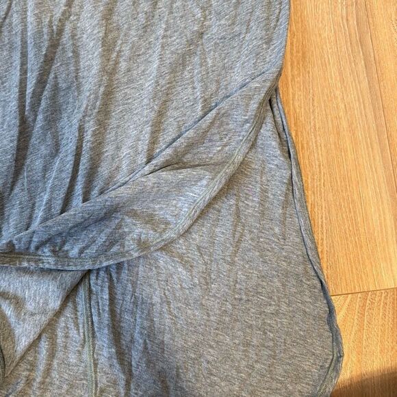 Lululemon short sleeve side cut gray t-shirt size 8   Took size tag off but meas - Picture 4 of 7